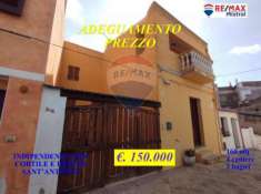 Foto Casa indipendente in vendita a Sant'Antioco - 7 locali 160mq