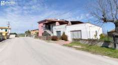 Foto Casa indipendente in vendita a Sant'Eusanio Del Sangro - 6 locali 266mq