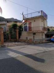 Foto Casa indipendente in vendita a Santa Teresa Di Riva - 5 locali 145mq
