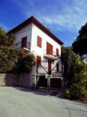 Foto Casa indipendente in vendita a Serra Ricco' - 10 locali 110mq