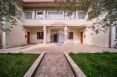 Foto Casa indipendente in vendita a Sirmione - 18 locali 456mq