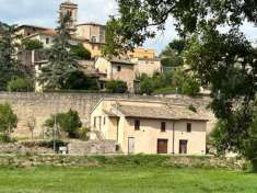 Foto Casa indipendente in vendita a Spello