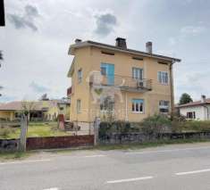 Foto Casa indipendente in vendita a Tavagnacco - 6 locali 272mq