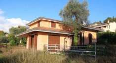 Foto Casa indipendente in Vendita a Torri del Benaco