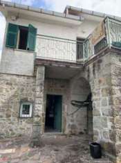 Foto Casa Indipendente in Vendita in Costola 82 a Varese Ligure