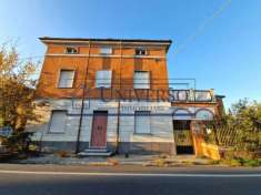 Foto CASA INDIPENDENTE SU QUATTRO LIVELLI CON GIARDINO E RIMESSE