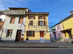 Foto CASA INDIPENDENTE SU TRE LIVELLI LIBERA SU TRE LATI