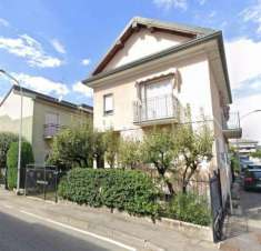 Foto Casa Indipendente Terra-Cielo con giardino a Seregno