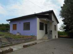 Foto Casa libera 4 lati con terreno

Posta in periferia Nord-Ovest di Cigliano casa libera su 4 lati disposta su un unico piano composta da ingresso, cucin