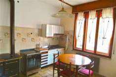 Foto Casa pluricamere con giardino privato e pertinenza a reddito.