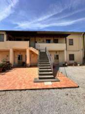 Foto Casa rurale di 115 metri al piano primo , in ottimo stato posto in campagna ,ma nelle immediate vicinanze  del centro abitato, con distaccato 100 metr