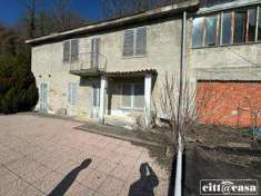 Foto CASA SEMI INDIPENDENTE in Vendita, pi di 6 Locali, 150 mq, LAUR