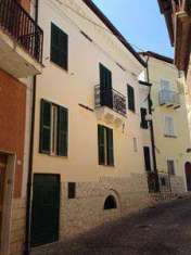 Foto Casa semi indipendente in Vendita, pi� di 6 Locali, 5 Camere, 16