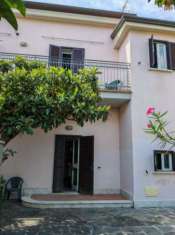 Foto Casa semi indipendente in vendita a Marina di Carrara