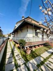 Foto Casa semindipendente in vendita a Lido di Camaiore - Camaiore 130 mq  Rif: 1313269