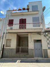 Foto Casa singola in Vendita, 6 Locali, 150 mq, Canosa di Puglia