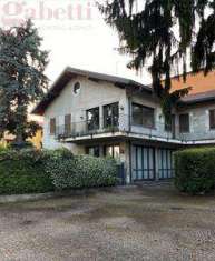 Foto Casa singola in Vendita, 6 Locali, 400 mq, Arosio