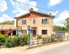 Foto Casa singola in Vendita, pi� di 6 Locali, 154 mq, Paese