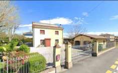 Foto Casa singola in Vendita, pi di 6 Locali, 263 mq, Cento (Reno Ce