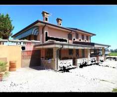 Foto Casa singola in Vendita, pi di 6 Locali, 280 mq, Codevigo