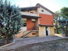 Foto Casa singola in Vendita, pi di 6 Locali, 3 Camere, 255 mq (FALE