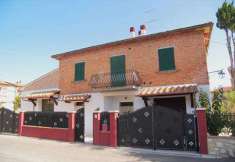 Foto Casa singola in Vendita, pi di 6 Locali, 3 Camere, 255 mq (TORR