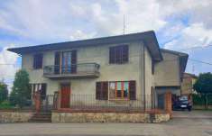 Foto Casa singola in Vendita, pi di 6 Locali, 3 Camere, 300 mq (CHIU