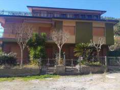 Foto Casa singola in Vendita, pi di 6 Locali, 300 mq (Montignoso)