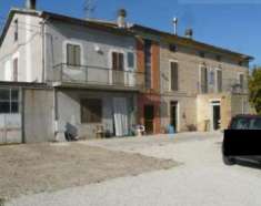 Foto Casa singola in Vendita, pi� di 6 Locali, 306 mq, Macerata (Peri