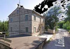 Foto Casa singola in Vendita, pi di 6 Locali, 308 mq, Rapagnano