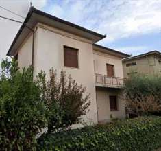 Foto Casa singola in Vendita, pi di 6 Locali, 338,25 mq, Quarrata