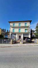 Foto Casa singola in Vendita, pi di 6 Locali, 350 mq, Lucignano