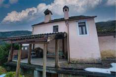 Foto Casa singola in Vendita, pi di 6 Locali, 350 mq, Vanzone con Sa