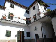 Foto Casa singola in Vendita, pi di 6 Locali, 370 mq, Capannori (Mat
