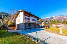 Foto Casa singola in Vendita, pi di 6 Locali, 370 mq, Castione della