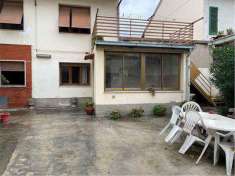 Foto Casa singola in Vendita, pi di 6 Locali, 390 mq, Prato (Tavola)
