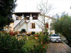 Foto Casa singola in Vendita, pi di 6 Locali, 4 Camere, 228 mq (SINA