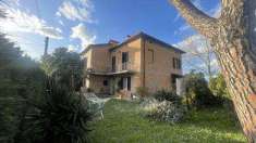 Foto Casa singola in Vendita, pi di 6 Locali, 4 Camere, 337 mq (CAST