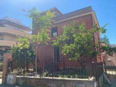 Foto Casa singola in Vendita, pi di 6 Locali, 5 Camere, 190 mq (CAST