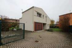 Foto Casa singola in Vendita in zona PADULLE con giardino