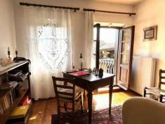 Foto Casale in pietra ristrutturato con vigneto