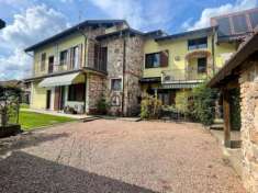 Foto Casale in stile toscano con due appartamenti indipendenti + terreno edificabile mq 1000  Lozza