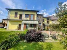 Foto Casale in stile toscano con due appartamenti indipendenti + terreno edificabile mq 1000  Lozza