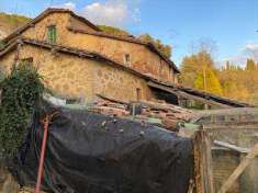 Foto Casale in Vendita, pi di 6 Locali, 450 mq (Siena)