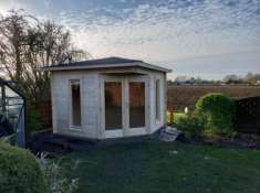 Foto CASETTA DI LEGNO