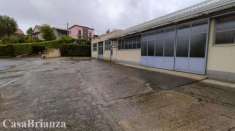 Foto Cassago Brianza capannone ampia metratura e area esterna di propriet