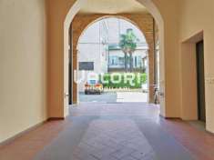 Foto CENTRALISSIMO APPARTAMENTO INDIPENDENTE TERRA/CIELO CON CANTINA E POSTO AUTO