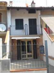Foto Centro paese. La propriet   stata ristrutturata nel 2007, al piano terra c'  una grande cucina abitabile con volte a botte e mattone a vista, con un