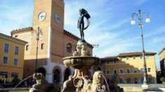 Foto CENTRO STORICO: Fano ? centro storico
casa indipendente con pi unit  ? da ristrutturare
nel cuore pulsante del centro storico di fano, in una zona vi