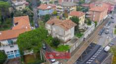 Foto CESENA CENTRO - casa singola su lotto di oltre 800 mq. composta da 2 appartamenti pi negozio